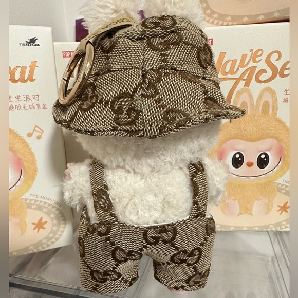 POPMART LABUBU clothes - Picture 2 of 3